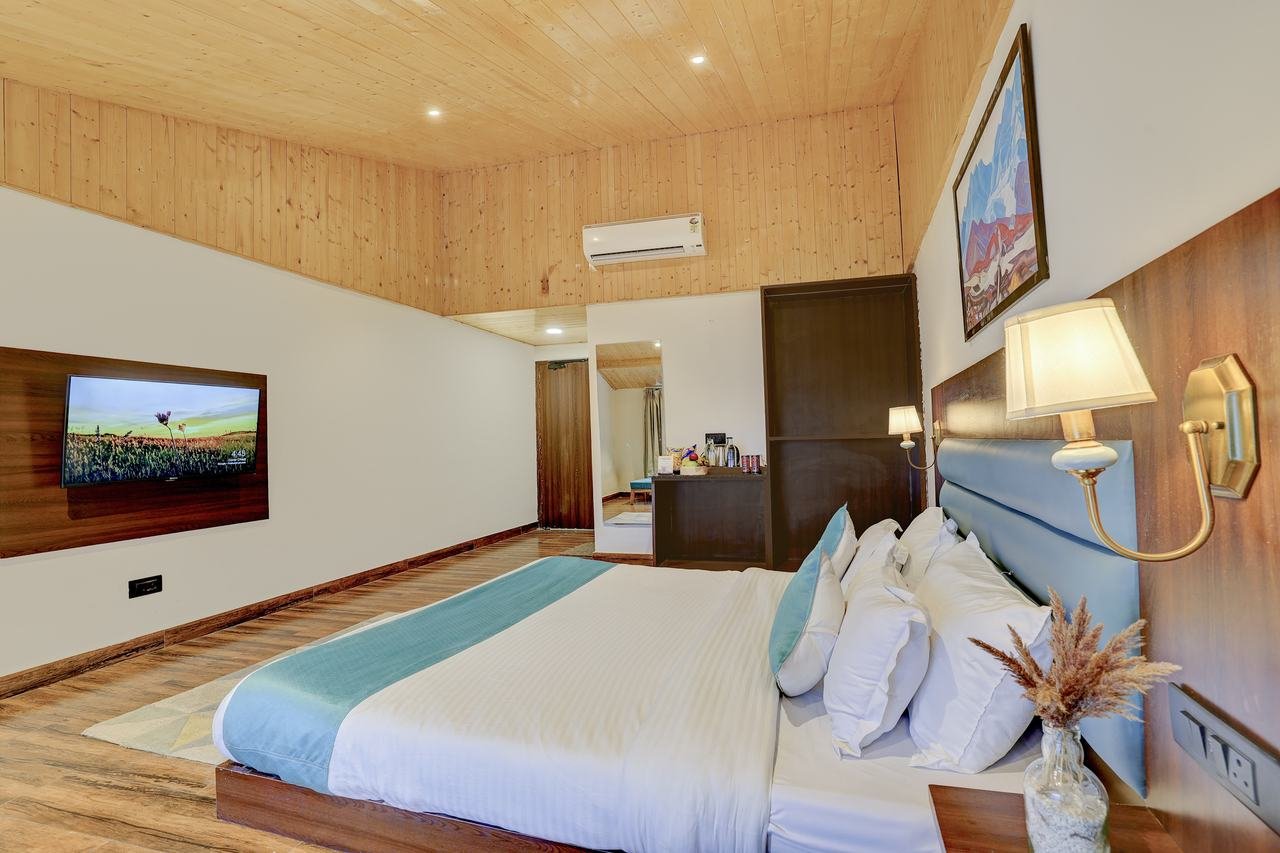 Deluxe Attic Room photo 2